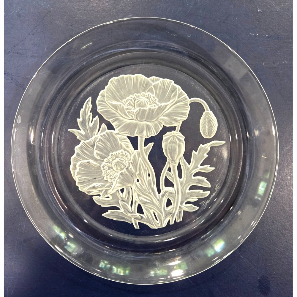 Hoya Flower of the Month Plate August Poppy Engraved Crystal Yamamoto 6''